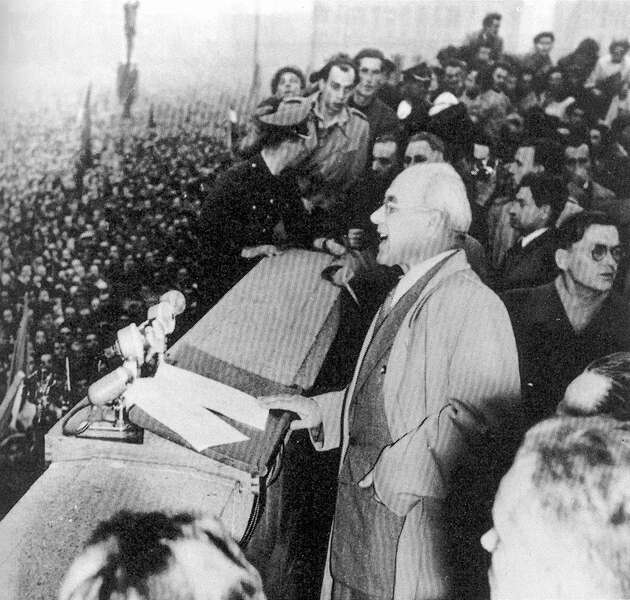 Władysław Gomułka taler i Warsawa i 1956. Ukjent fotograf.