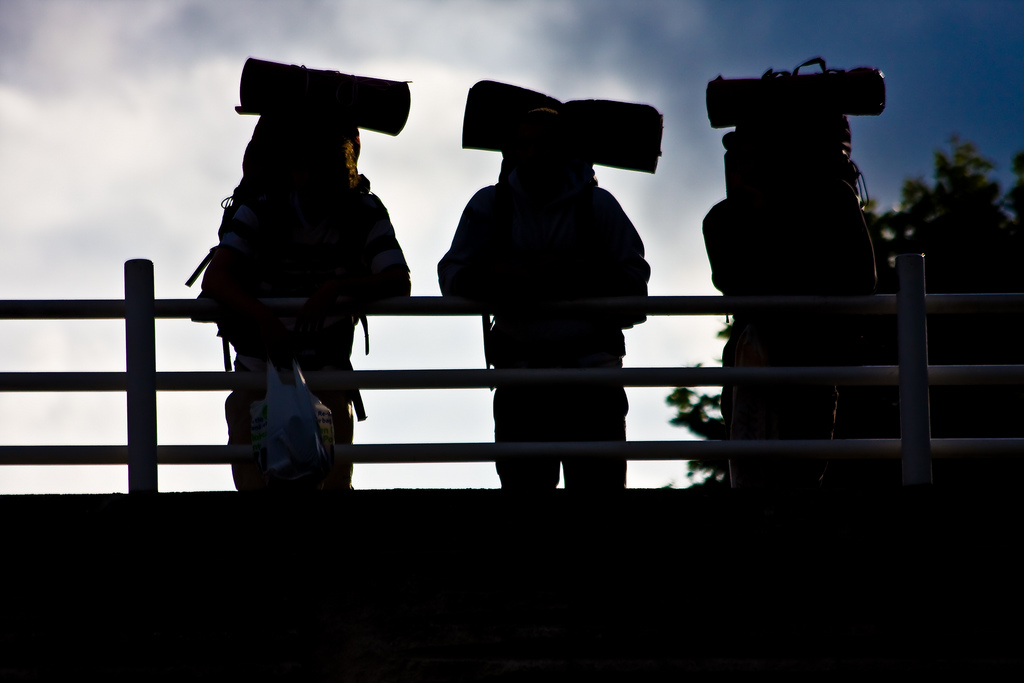 Backpackere på Waterloo bridge i London. Foto: Garry Knight @ Flickr.