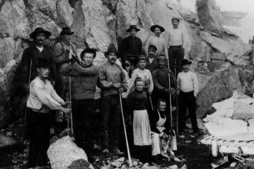 Norsk-svensk arbeidslag under bygginga av Ofotbanen rundt 1900. Bilde: Museum nord @ Digitalt museum. 