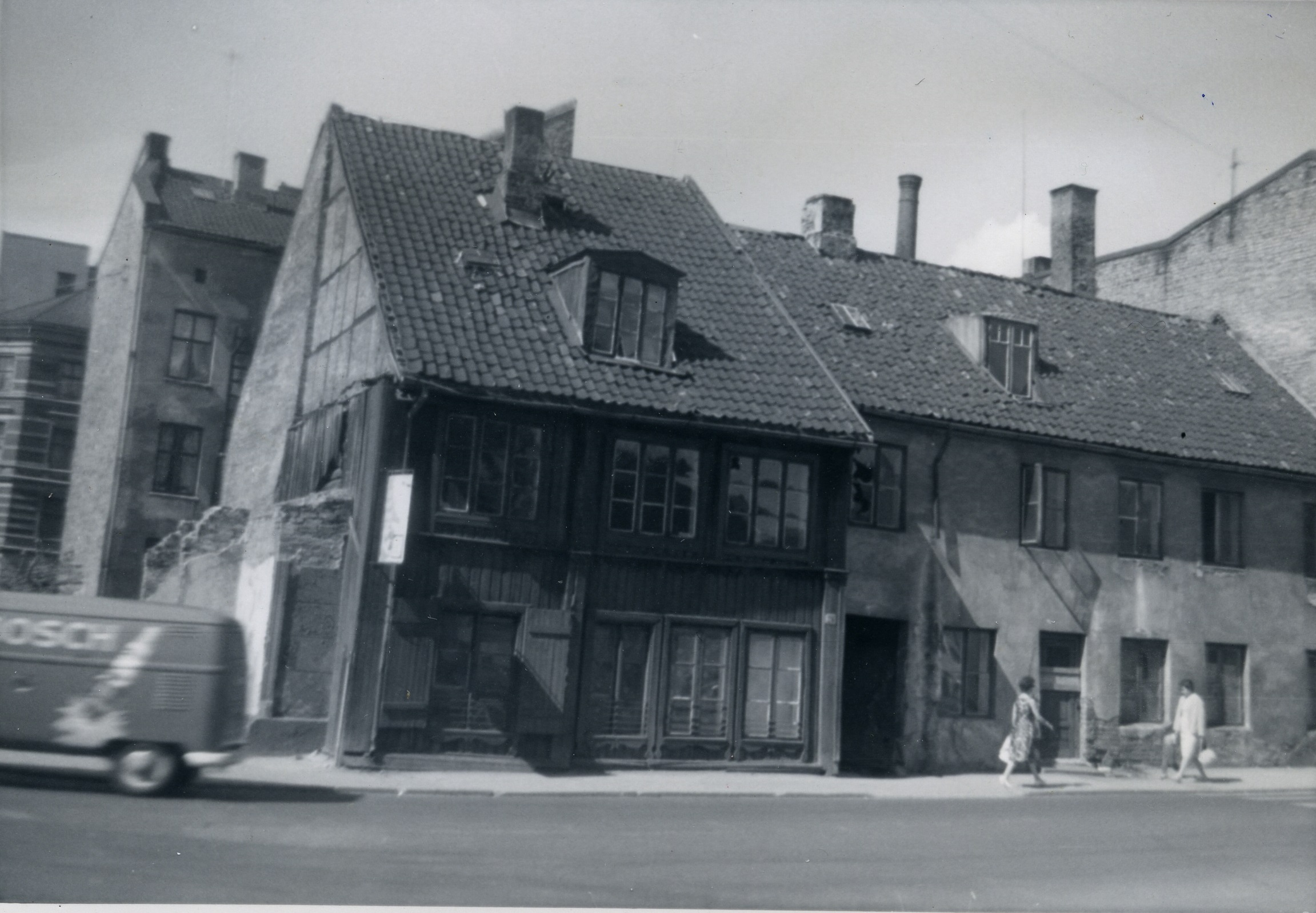 Sanert: Lakkegata 28 hvor Anton bodde i årene ca 1893-1895. Gården er nå revet. Foto: Anton Andresen, Arbeiderminner 1962