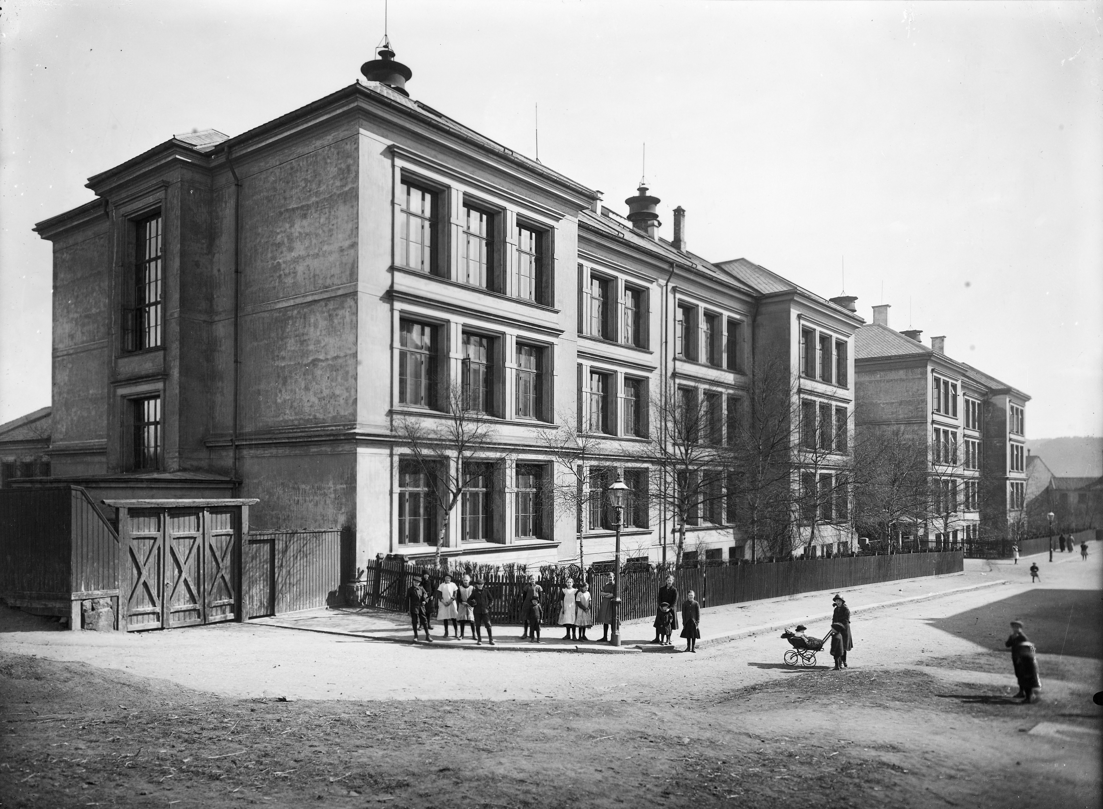 Skolestart: Anton startet på Kampen skole i 1897. Foto fra 1902 da Anton gikk i 5. klasse. Ukjent fotograf/Oslo Museum OB.F15681