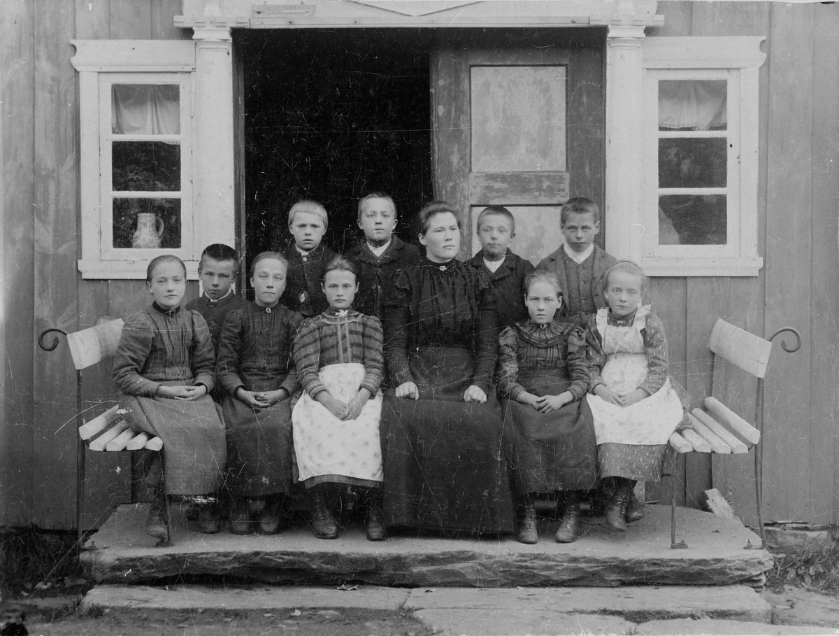 Omgangsskolen i storlidalen. Ukjent fotograf, ca 1900. TIlhører Sverresborg Trøndelag Folkemuseum